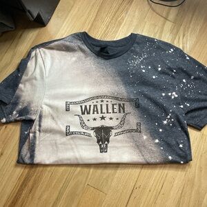Gildan Wallen Graphic T-Shirt in Black and White